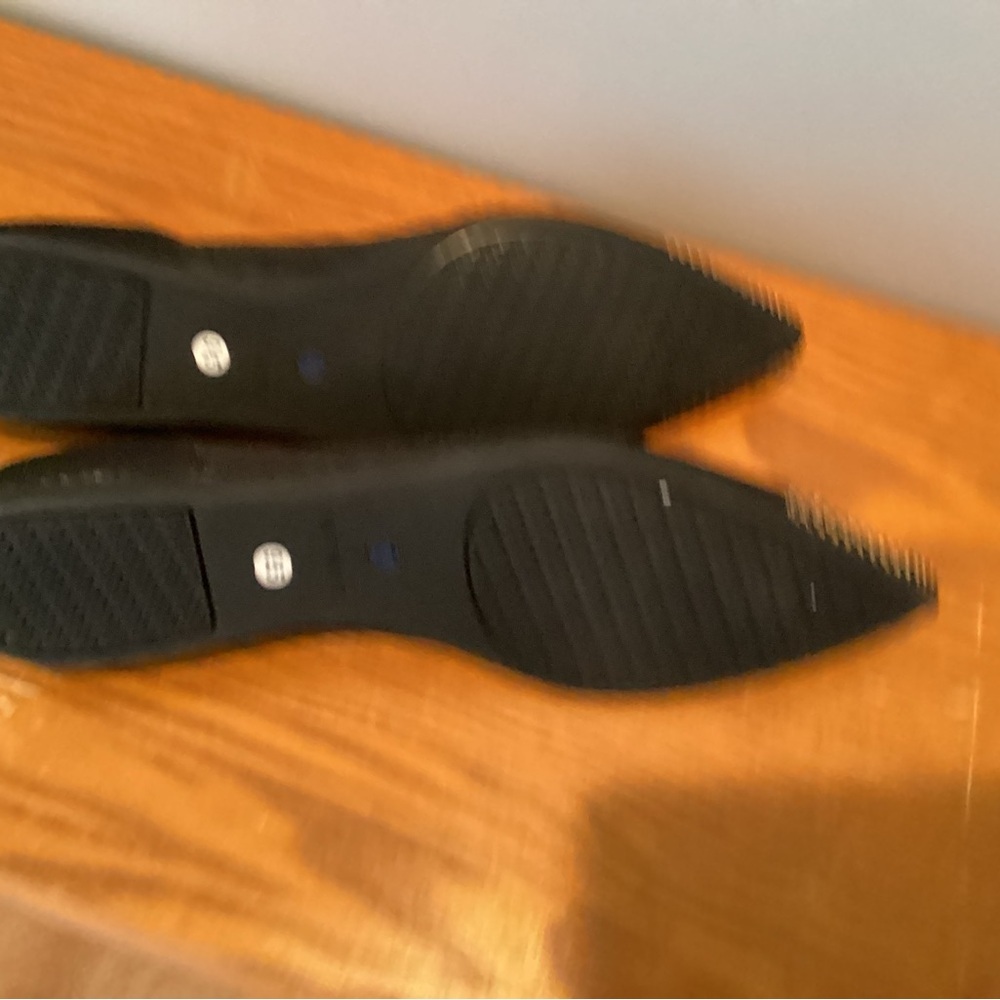 Rothy’s The Point Black and Gold Pointed Toe *RETIRED* Women's Flats NWOB 9.5 - Picture 3 of 3